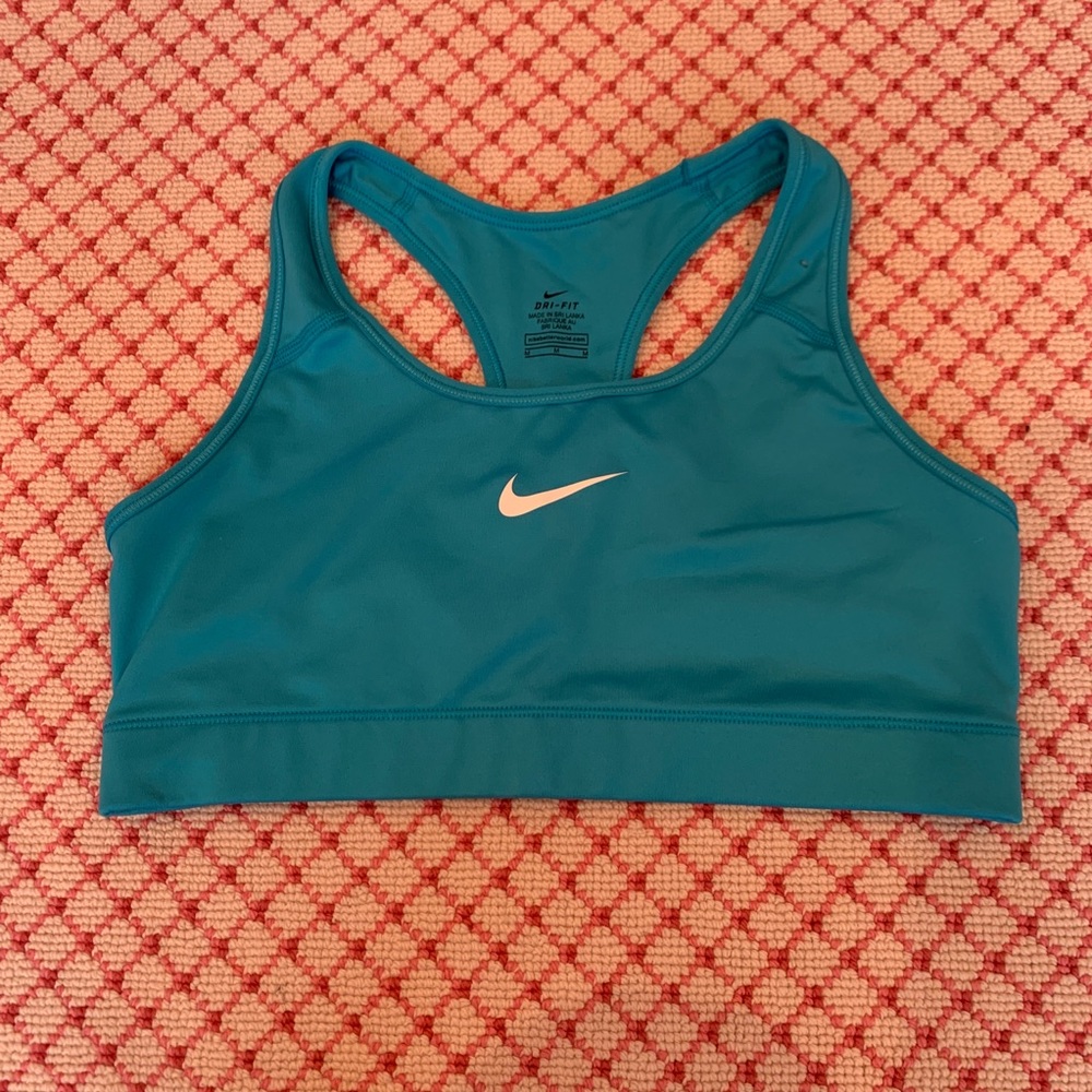 New nike sports bra size medium